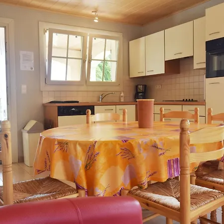 Quiet In With Pool Holiday home *